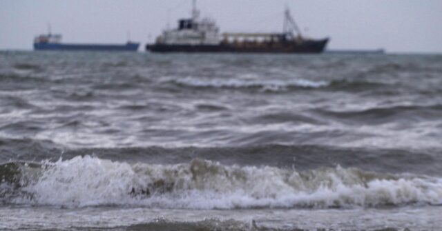 Russian Officials Declare Emergency in Crimea as Oil Spill Reaches Sevastopol