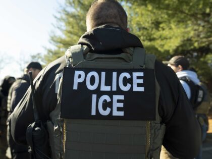 U.S. Immigration and Customs Enforcement Baltimore Field Officer director Matt Elliston li