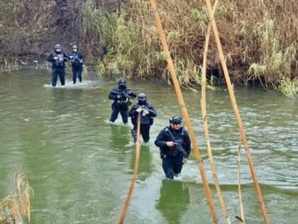 Tamaulipas police officers raid an island on the US-Mexico border from where gunmen fired