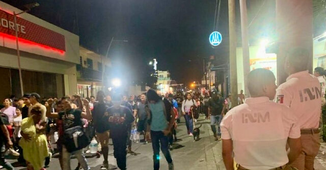 First Migrant Caravan of 2025 Heads from Southern Mexico to U.S. Border