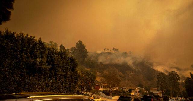 LA Residents Evacuating Due to Palisades Fire Ditch Cars on Highway