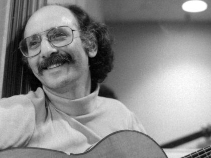 Peter Yarrow performs The Music Center in Los Angeles in February 1980. (Photo by Sherry R