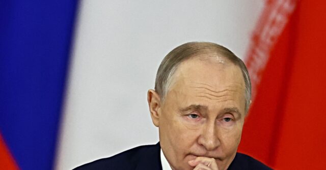 Report: Putin Worries About Economy as Trump Applies Pressure