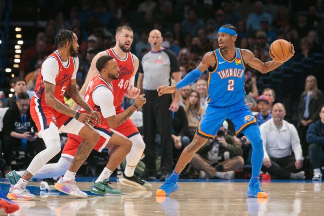 Oklahoma City's Shai Gilgeous-Alexander, right, sets the play on his way to scoring 29 poi