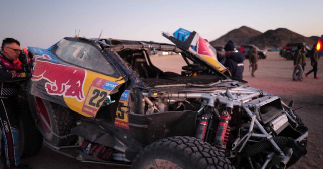 Carlos Sainz Withdraws from Dakar Rally 2025