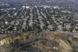 L.A. on 'high alert' with Santa Ana winds; Trump to visit California wildfire damage this