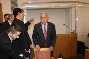 At corruption trial, Netanyahu says witnesses forced to lie about him