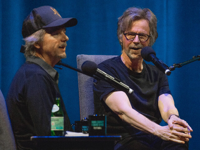DanaCarveyDavidSpade AUSTIN, TEXAS - APRIL 19: Comedians David Spade (L) and Dana Carvey record an episode of &