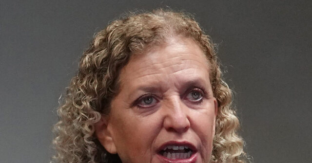 NextImg:Fact Check: Democrat Wasserman-Schultz Lied -- Kristi Noem Did Not Call Venezuelans 'Dirtbags'