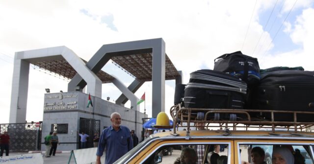 Israel Orders Military to Allow Any Gaza Resident to Leave to 'Any Country'