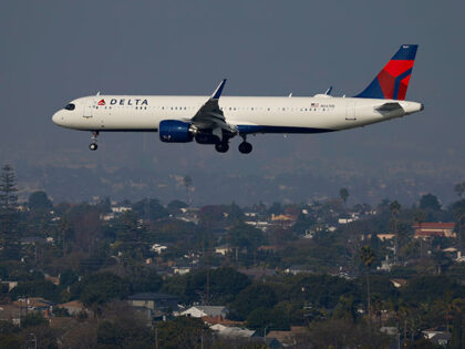 A Delta Airlines Airbus A321-271NX aircraft approaches Los Angeles International Airport (