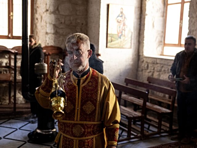 christians in syria ESAD REJIMINI'NIN YIKILMASININ ARDINDAN SURIYELI HRISTIYANLAR, ILK PAZAR AYININI YAPTI. SA