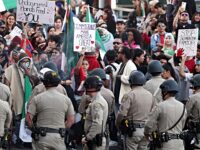 Los Angeles: Anti-ICE Protesters Face Police in Riot Gear