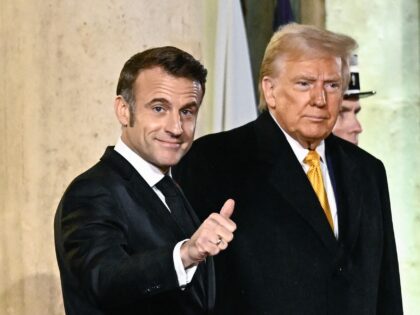 France's President Emmanuel Macron (C) thumbs up flanked by US president-elect Donald Trum