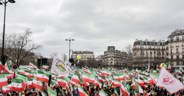 Thousands Rally in Paris Against Iran's Leadership, Demand Change