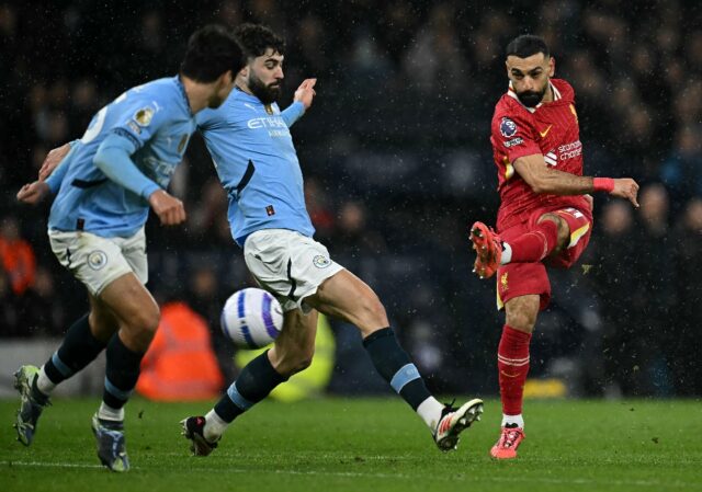 Liverpool star Mohamed Salah (R) scored his Premier League-leading 25th goal of the season