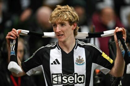 Newcastle's Anthony Gordon celebrates after scoring against Arsenal