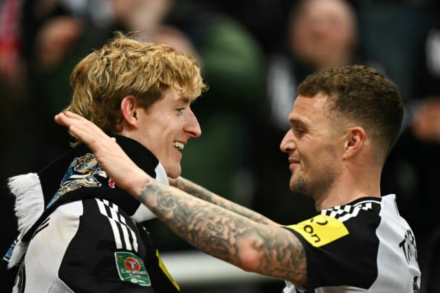 Newcastle's Anthony Gordon (L) and Kieran Trippier celebrate reaching the League Cup final
