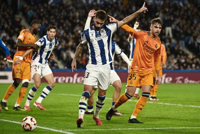 Real Madrid's Spanish defender Raul Asencio (R) was taken off by Carlo Ancelotti after fan