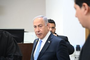 At trial, Israeli PM Netanyahu calls corruption charges 'political persecution'