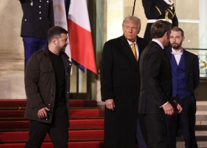 Fact checking Trump's comments on Ukraine, Zelensky
