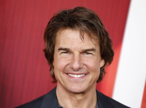 Tom Cruise introduces Super Bowl, stars in 'Mission: Impossible' game