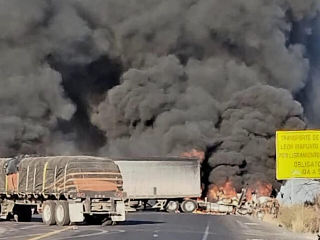 Blockade set up by CJNG in Michoacan. (Credit: Breitbart News Foundation / Cartel Chronicl