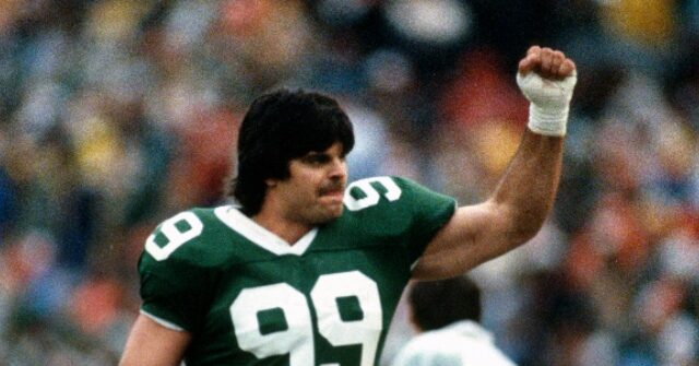 Jets Legend Mark Gastineau Suing ESPN over Viral Brett Favre Confrontation