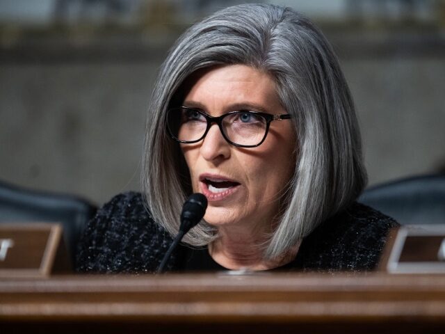 GettyImages-2193355489-2 UNITED STATES - JANUARY 14: Sen. Joni Ernst, R-Iowa, questions Pete Hegseth, President-ele