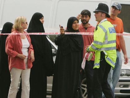 LONDON - JULY 21: Muslim women question a British police officer as people are evacuated f