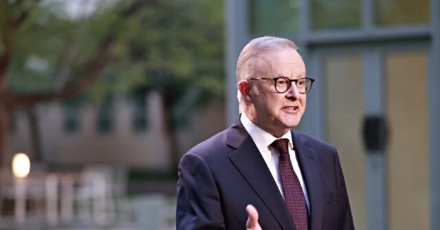 Australian PM Invites Donald Trump to Visit Down Under