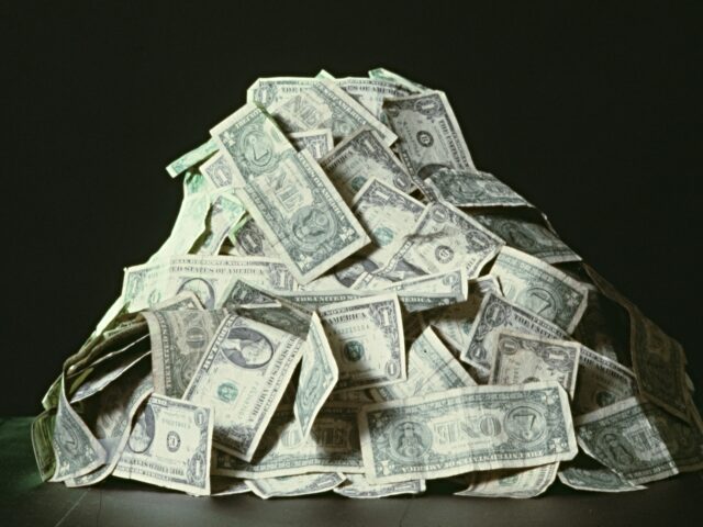 Huty24725 004 A bunch of American dollars banknotes (1$), US, circa 1985. (Photo by Alfred Gescheidt/Get