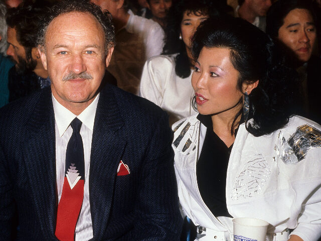 LOS ANGELES - 1986: Actor Gene Hackman and wife Betsy Arakawa pose for a portrait in 1986