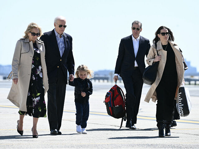 (L_R) US First Lady Jill Biden, President Joe Biden, their grandson Beau Biden, son Hunter