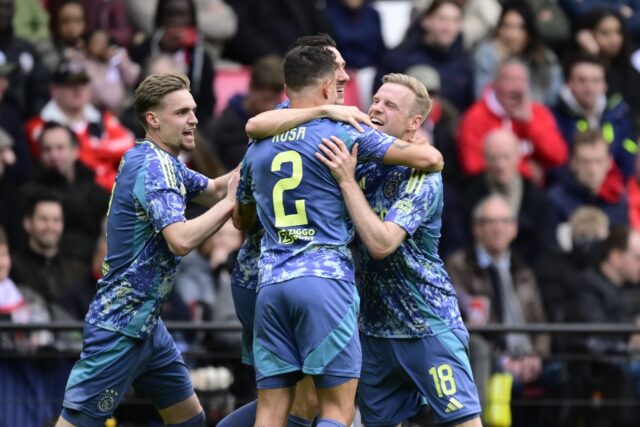 Davy Klaassen (R) scored the opener in Ajax's 2-0 defeat of PSV Eindhoven