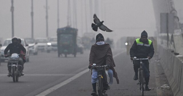 Delhi Bans Fuel Supply for 15-Year-Old Vehicles from March 31