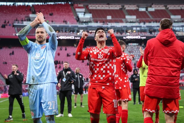 Mainz's Robin Zentner (L) and Nadiem Amiri celebrate after beating RB Leipzig on March 1