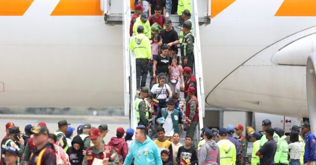 Venezuela, US Agree to Resume Migrant Repatriation Flights March 23