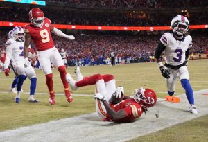 Buffalo Bills re-sign safety Damar Hamlin