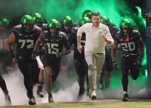 Oregon gives raise to football coach Dan Lanning with 6-year deal