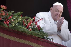 Pope Francis off ventilator and stable, but health condition called 'complex'