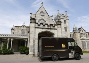 UPS rolls out new tariff and import fees tracking tool for international buyers