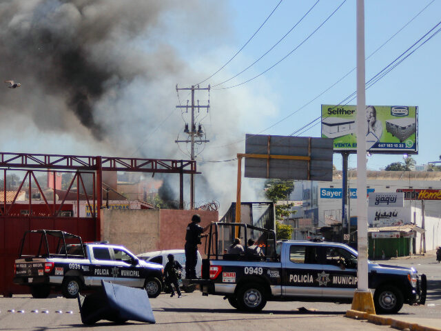 The police arrives on the scene after a store was looted in Culiacan, Sinaloa state, Thurs