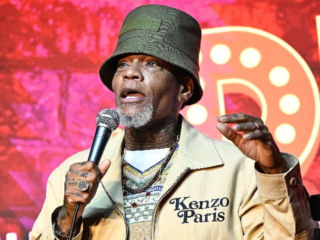 D.L.Hughley PASADENA, CALIFORNIA - APRIL 02: (EXCLUSIVE COVERAGE) Comedian D.L. Hughley performs at Th