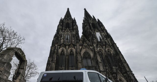 German Police Detain Six for Attempting to Climb Cologne Cathedral