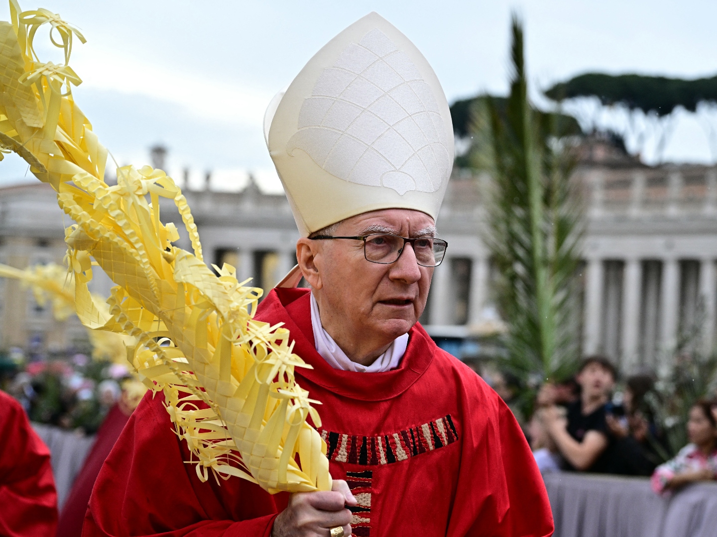 El Secretario de Estado del Cardinal del Vaticano Pietro Parolin asiste a una misa para el Domingo de Ramos en la Plaza de San Pedro en el Vaticano el 13 de abril de 2025. (Foto de Tiziana Fabi / AFP) (Foto de Tiziana Fabi / AFP a través de Getty Images)