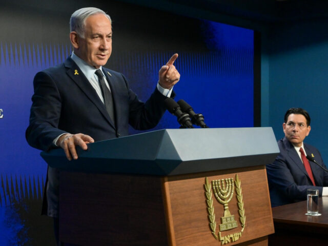 Netanyahu and Danon (Ma'ayan Toaf / GPO)