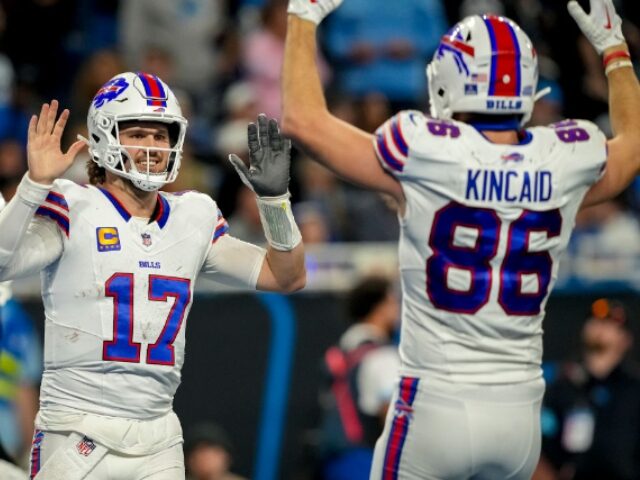 DETROIT, MICHIGAN - DECEMBER 15: Josh Allen #17 and Dalton Kincaid #86 of the Buffalo Bill