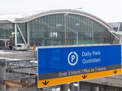 TORONTO, ONTARIO, CANADA - 2019/02/02: Pearson International Airport. Building exterior du