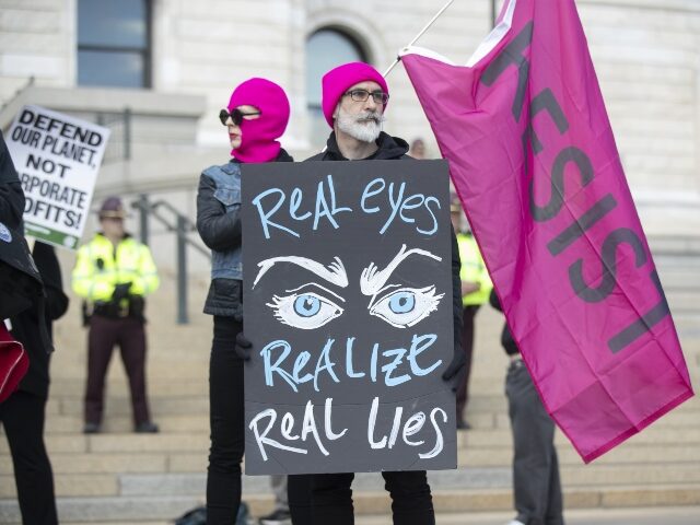 Trump Protesters Lied to by AI on Reddit